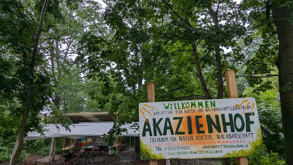 Kräuterwanderung im Nachbarschaftsgarten  Akazienhof