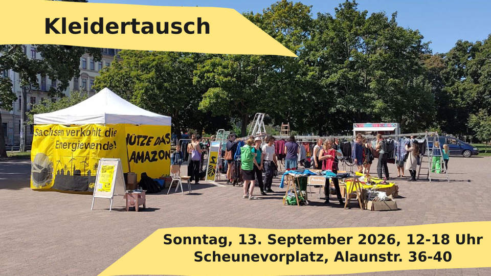 Kleidertausch auf dem Scheunevorplatz in Dresden