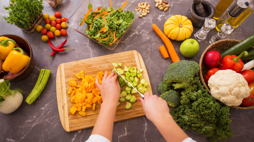 Mit Kopf & Topf  – Stärkung der Alltagskompetenzen und Ernährungsbildung