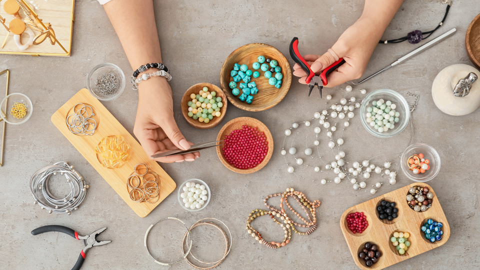 Schmuck-Upcycling – Finanzielle Entlastung durch nachhaltige Haushaltsstrategien